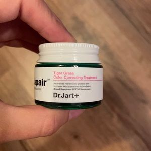 CicApair tiger grass correcting